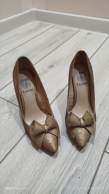 Tuflilər: 95₼ alınıb, az geyilib, 25₼ satılır 
ölçü 37 razmer — 2