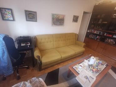 forma ideale fotelje na razvlačenje: Trosed, dve fotelje, klub sto. Odlično očuvano kvalitetno puno drvo