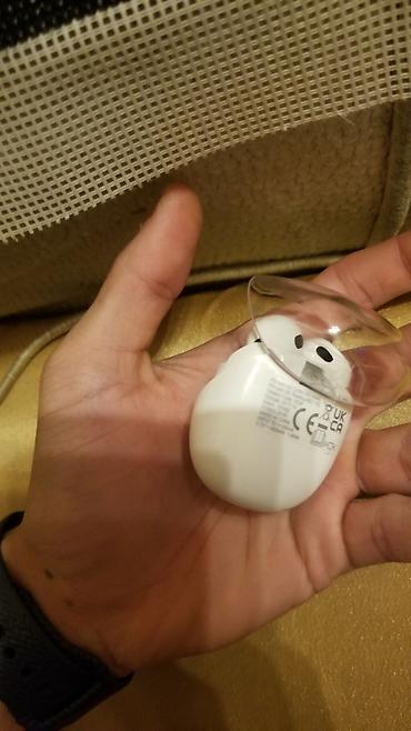 bluetooth qulaqciq: Simsiz stereo qulaqlıqlar – ağ rəngdə, şəffaf qapaqlı kompakt şarj — 4