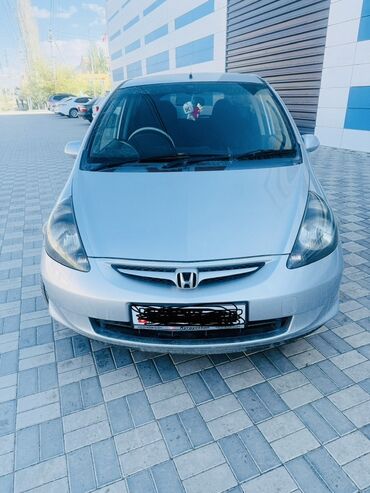 срочно продам авто в связи с переездом: Honda Fit: 2003 г., 1.3 л, Вариатор, Бензин, Хетчбек