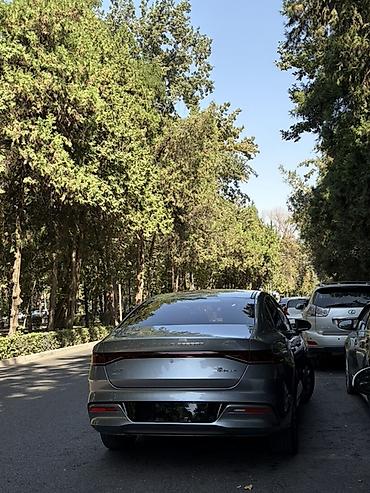 xpeng p7: BYD Qin: 2023 г., 1.5 л, Гибрид, Седан — 3