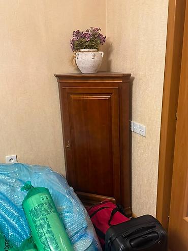 divan ortuyleri: Evdə olan mebel və əşyaların hamısı satılır. Əşyalar müxtəlif üslubda — 10