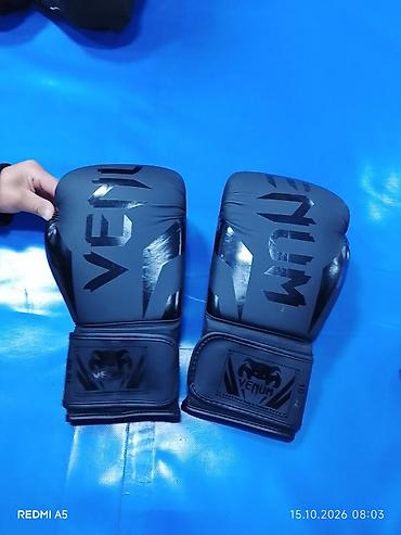 обувь nike: Боксерские перчатки Venum, цвет: черный (матовый/глянцевые вставки) — 1