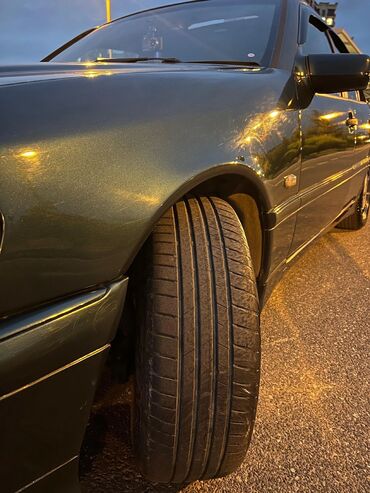 Mercedes-Benz: Salam. Avtomobil şəkildən görsəndiyi kimi ideal vəziyyətdədir.Heç bir — 10