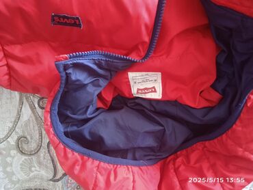 Куртки: Мужская куртка, S (EU 36), LeviS, Б/у, цвет - Красный, Самовывоз, Бесплатная доставка, Платная доставка