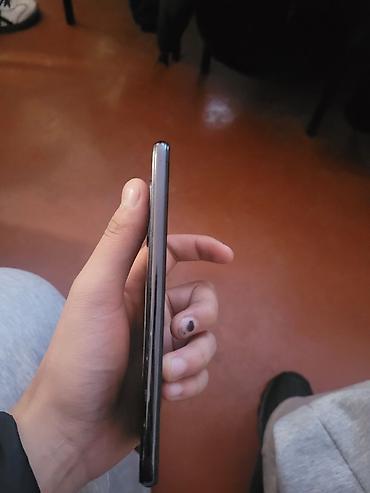 Другие мобильные телефоны: Смартфон с безрамочным дисплеем и фронтальной камерой в круглой выемке — 7