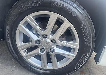 Обмен на 18 R.Toyota original yüngül lehimli disklər və Kumho təkərlər