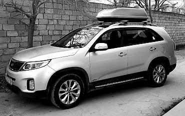 sarento: Kia Sorento SUV – gümüşü rəng, şəhər və uzun yol üçün rahat ailə — 2