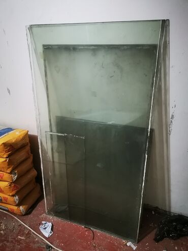 очок железный: Отдам даром б/у стекло (толщина 4) - Несколько листов стекла разного