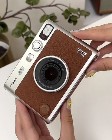 Фотоаппараты: Продаю фотоаппарат моментальной печати Instax mini Evo hybrid FujiFilm