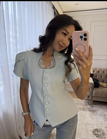 джинсы голубые: Женская блуза-жакет в стиле New Look - Цвет: нежно-голубой. - Силуэт — 2