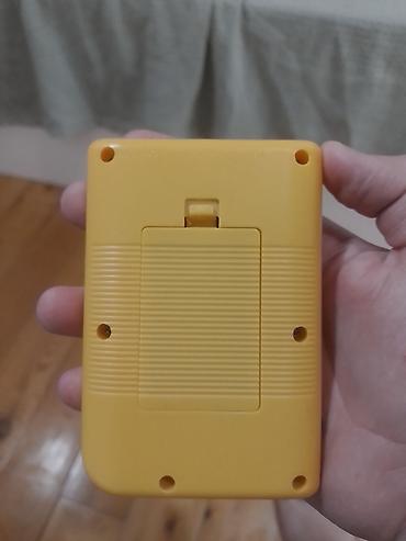 samsung j8 plus: Retro əl oyun konsolu – “SUP” mini handheld (sarı) Xüsusiyyətlər: - — 1