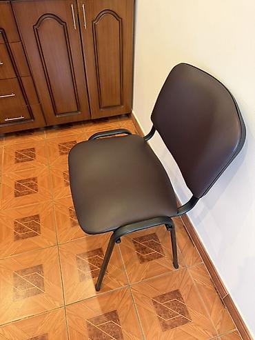 Ofis dəst mebeli: Ofis mebel dəsti Tərkibi: - Direktor masası – geniş iş səthi, yan və — 8
