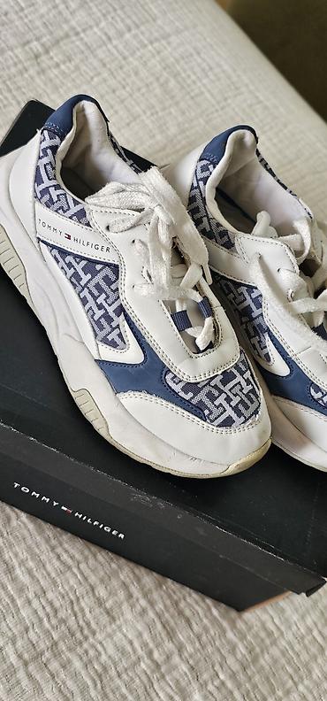Кроссовки и спортивная обувь: Tommy Hilfiger kişi krossovkaları - Rəng: ağ və tünd göy 34-35 - — 3
