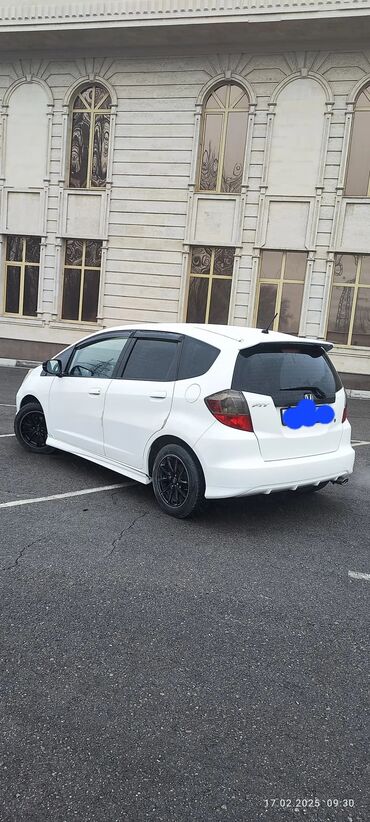 электромобиль в рассрочку в бишкеке: Honda Fit: 2010 г., 1.5 л, Автоматические, Бензин, Хэтчбэк