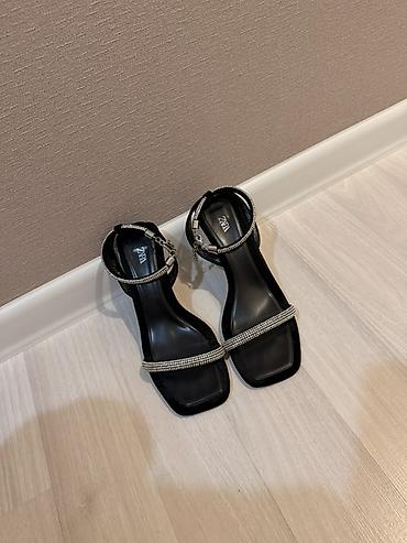 Босоножки, сандалии, шлепанцы: Босоножки, 36, 36.5, 37, Zara, Новый, цвет - Черный, Бесплатная доставка — 2
