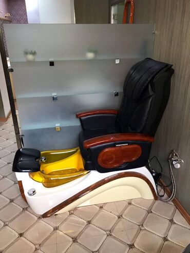 Digər kommersiya daşınmaz əmlakı: Nizami metrosunun yaxınlığında yerləşən 127 kv sahəsi olan təmirli — 20