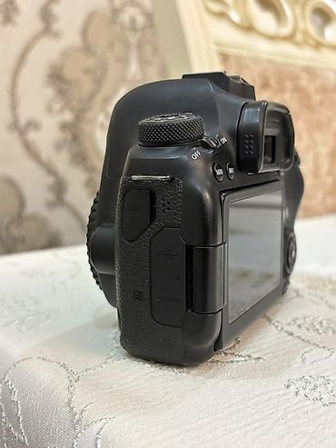 Fotokameralar: Xüsusiyyətləri Sensor: 26.2 MP tam-kadr CMOS. İşləyici “effective” — 7