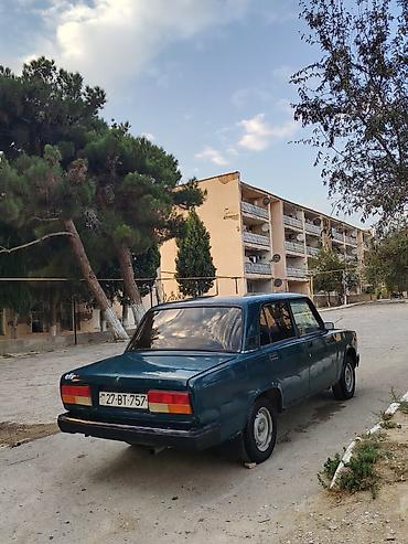 vaz susə: VAZ 2107 sedan - Kuzov: klassik 4 qapılı sedan, tünd mavi rəng - Arxa — 5