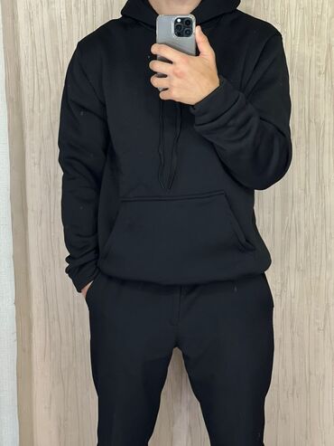 полузамок мужской: Мужское худи с капюшоном - Классический крой, длинный рукав - Мягкая