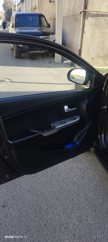 Kia: Kia Rio sedan - Korpus: 4 qapılı sedan, tünd qəhvəyi rəng - Kuzov — 10