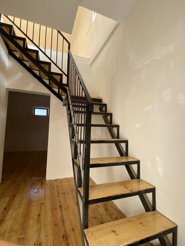 Həyət evləri və villaların satışı: İki mərtəbəli fərdi ev - Plan: 2 mərtəbə, daxildə metal karkaslı — 4