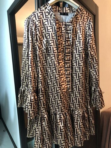 Toy paltarları və aksesuarları: Qadın donu - Model: Geniş kəsimli, rahat siluetli mini/orta uzunluqda