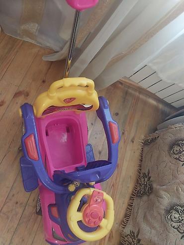 musiqili oyuncaq: Uşaq üçün itələnən minik maşını – Magic Car Yeni sayilir - Rəng — 3