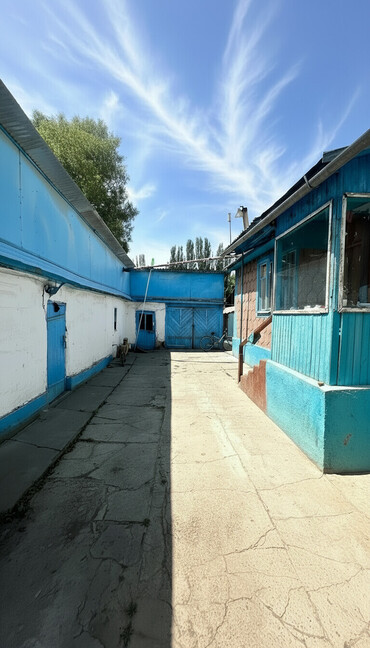 Продажа домов: Дом, 200 м², 5 комнат, Собственник, Старый ремонт at lalafo.kg — 1 Продажа домов: Дом, 200 м², 5 комнат, Собственник, Старый ремонт — 1