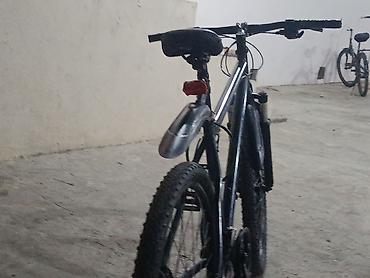 Dağ velosipedi – 26” təkərlər, alüminium gövdə - Rəng: qara -