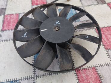 Auto delovi: Ventilator hladnjaka Lada 21214 Niva 1.7i br.1. Polovan, ispravai — 2