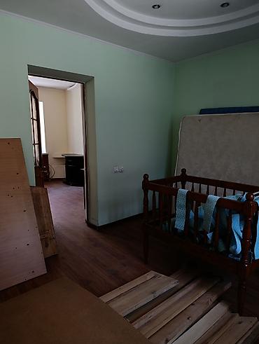 Продажа коттеджей и домов: Сдается дом: 2 спальные комнаты, 2 гостиные, кухня, санузел — 12