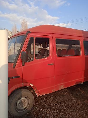волга 2124: Микроавтобус пассажирский, красный, длинная база. Основные — 3