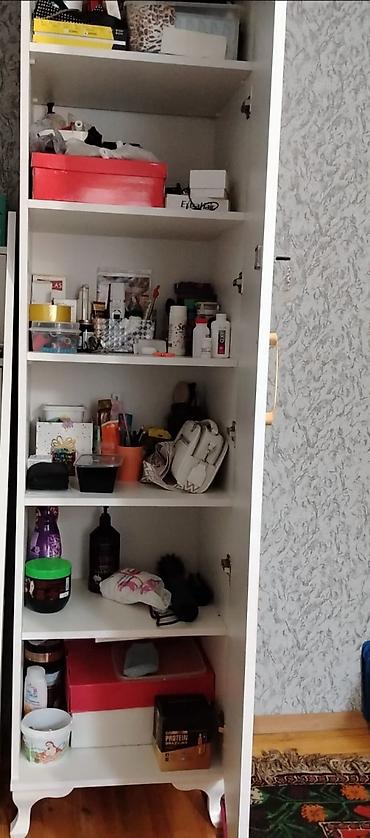 skaf dolab: Ağ rəngli təkqapılı şkaf - Minimalist dizayn, hamar ağ səth - Qızılı — 2