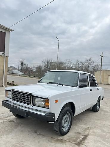 astra g on stupitsa: VAZ 2107 sedan – klassik dizaynlı, ağ rəngdə. Texniki və dizayn — 2