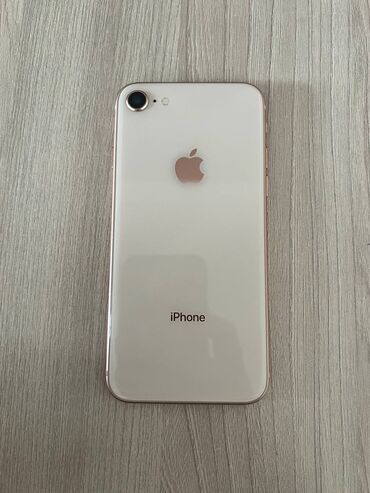 Apple iPhone: IPhone 8, Б/у, 64 ГБ, Золотой, Защитное стекло, Чехол, 76 %