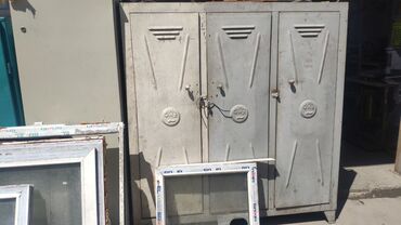 Спецодежда: Шкафы металлические спаренные для одежды в рабочей раздевалке