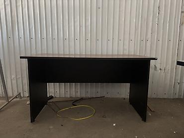 Офисные столы: Продаю офисные столы. Серый с задвижкой и шкафчиком, размер 90см х 70 — 4