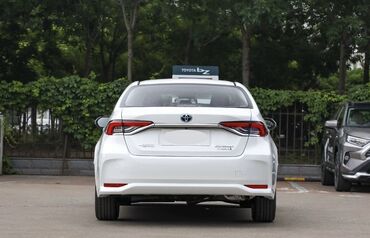 Toyota: Toyota Corolla: 1.8 l | 2024 il Sedan — 4