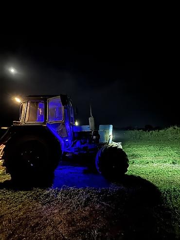traktor 1221: Mtz82 hər birşeyi işləkdir hec bir problemi yoxdu təkərləri 89 — 6