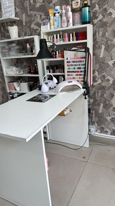 salon mebeli islenmis: Б/у, Стол для маникюра, Без зеркала