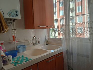 Köhnə tikili: Bakı, 4-cü mikrorayon, 3 otaqlı, Köhnə tikili, m. Memar Əcəmi, 75 kv. m — 13