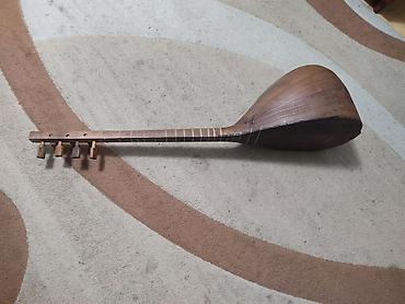 curə saz: Saz – uzun saplı xalq çalğı aləti - Korpus: armud formalı, çoxzolaqlı — 3