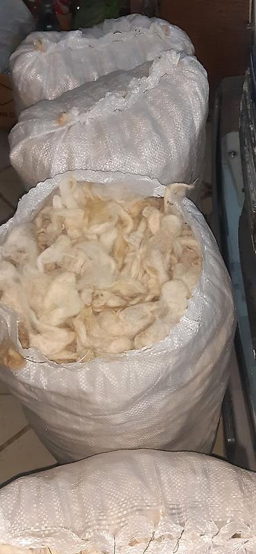 qoç qiyməti: Yuyulmuş yun cəmi 13.5 kg 1kg ın qiyməti 4 manat İstifadə sahələri: - — 1