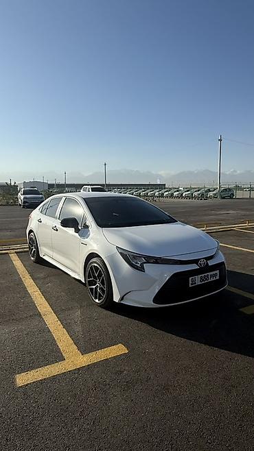 Продажа авто: Toyota Corolla: 2023 г., 1.8 л, Вариатор, Гибрид, Седан — 2