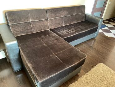 угловой диван с креслом раздвижной: Угловой диван, цвет - Серебристый, Б/у