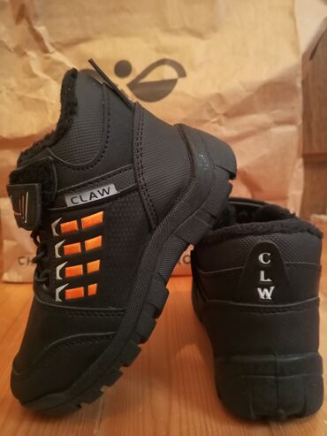 Women's Sneakers and athletic shoes: QADIN 60 AZN VE USAQ 48AZN GEYINILMEYIB UŞAQ (37 VE 31 RAZMER) VE 5-10 — 7