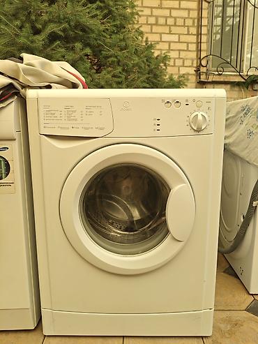 Стиральная машина Indesit, фронтальная загрузка. - Барабан на ~5 кг