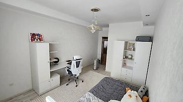 study table: Детская гарнитура, Б/у, Для девочки, Для мальчика, цвет - Белый — 1