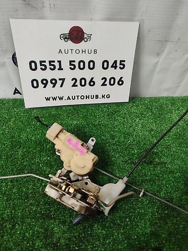 машина замок: Замок двери передний левый для Toyota Platz (SCP11), двигатель 1SZ‑FE — 1